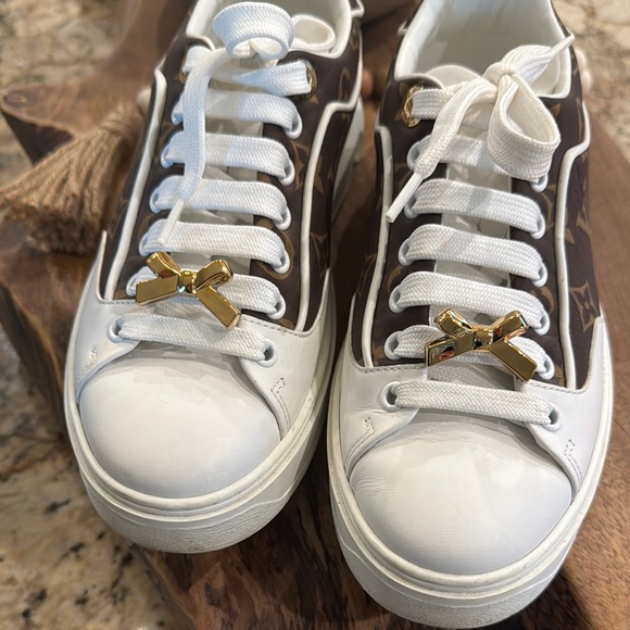 sweetstacks Accessories - Stylish Gold Plated Bow Shoe Accessories